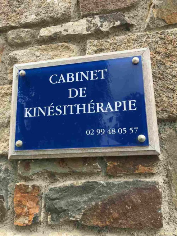Plaque professionnelle sur mesure plexiglas, Épône, OPEN SIGNALETIQUE